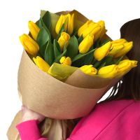 21 жовтий тюльпан у крафт папері "Сонечко"